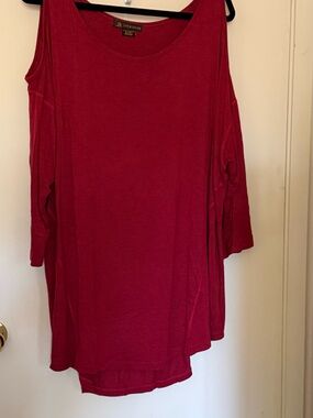 Love & Legend Addition Elle Crimson Cold-Shoulder Tunic